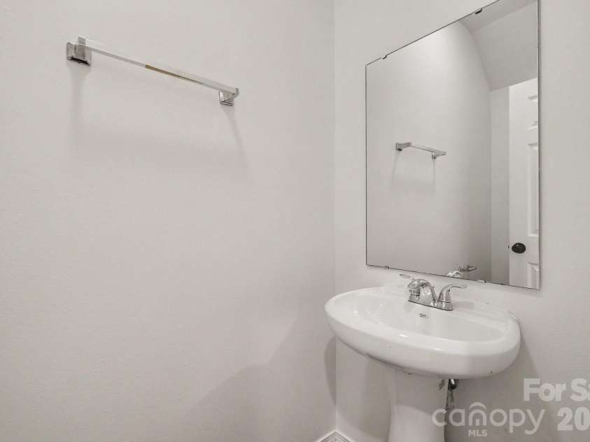 4636 Meadowfield Road, Charlotte, NC 28215.  MLS# CAR4398535, YatesRealty ID 35442. 