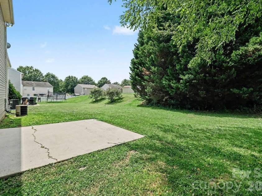 4636 Meadowfield Road, Charlotte, NC 28215.  MLS# CAR4398535, YatesRealty ID 35442. 