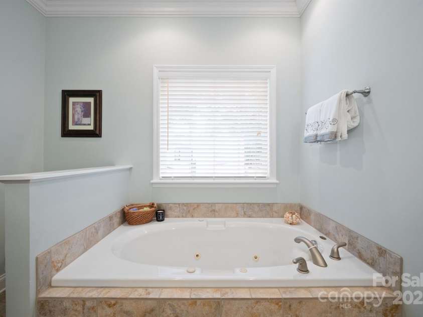 524 Lawyers Road, Indian Trail, NC 28079.  MLS# CAR4285960, YatesRealty ID 35442. Whirlpool Tub