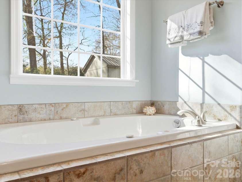 524 Lawyers Road, Indian Trail, NC 28079.  MLS# CAR4326347, YatesRealty ID 35442. Relaxing Garden Tub