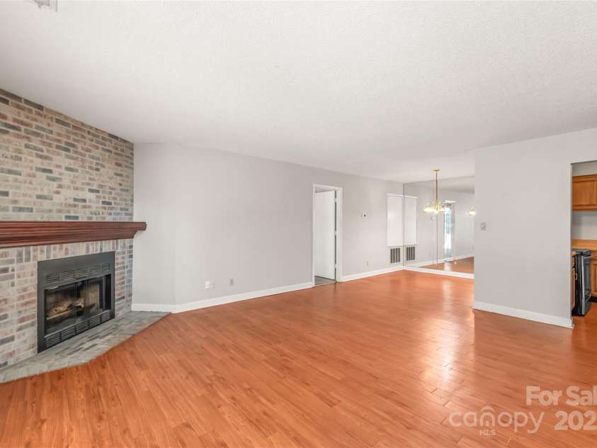 1612 Sharon Road, Charlotte, NC 28210.  MLS# CAR4292950, YatesRealty ID 35444. 