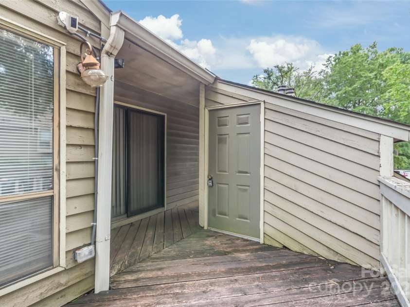 1612 Sharon Road, Charlotte, NC 28210.  MLS# CAR4292950, YatesRealty ID 35444. 