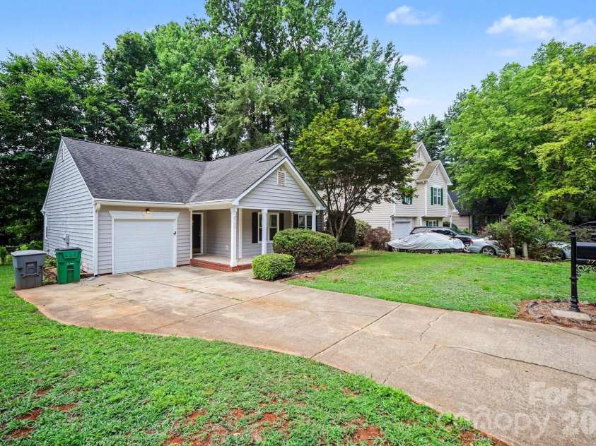 2732 Black Walnut Lane, Charlotte, NC 28262.  MLS# CAR4398539, YatesRealty ID 35444. 