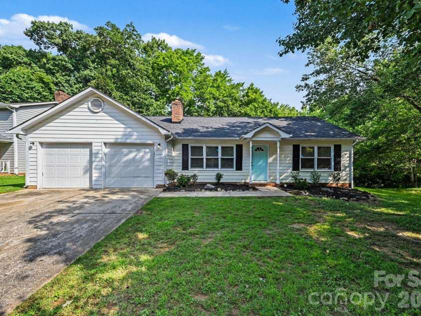 6804 Streamside Drive, Charlotte, NC 28212.  MLS# CAR4398997, YatesRealty ID 35445. 