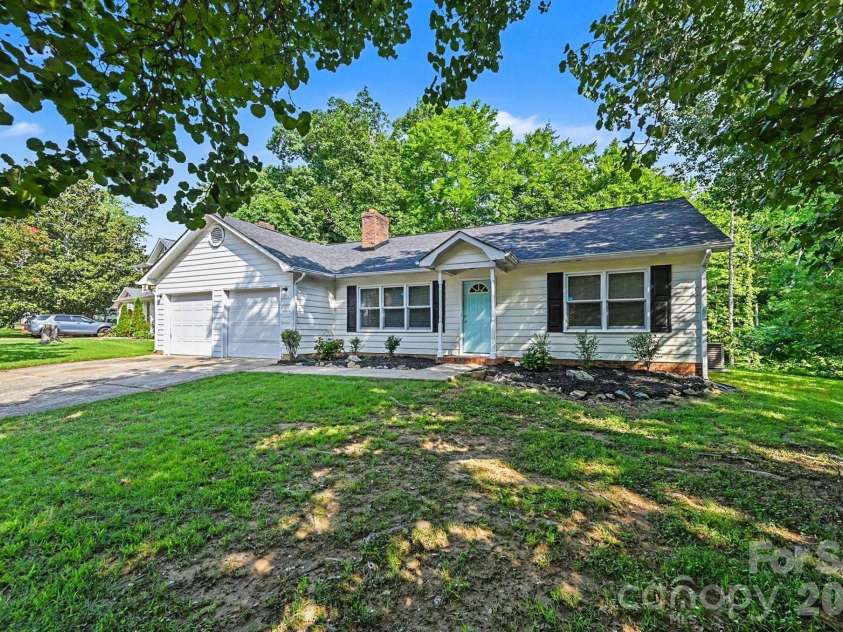 6804 Streamside Drive, Charlotte, NC 28212.  MLS# CAR4398997, YatesRealty ID 35445. 