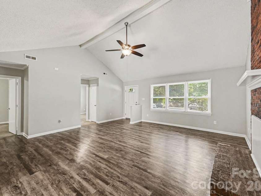 6804 Streamside Drive, Charlotte, NC 28212.  MLS# CAR4398997, YatesRealty ID 35445. 