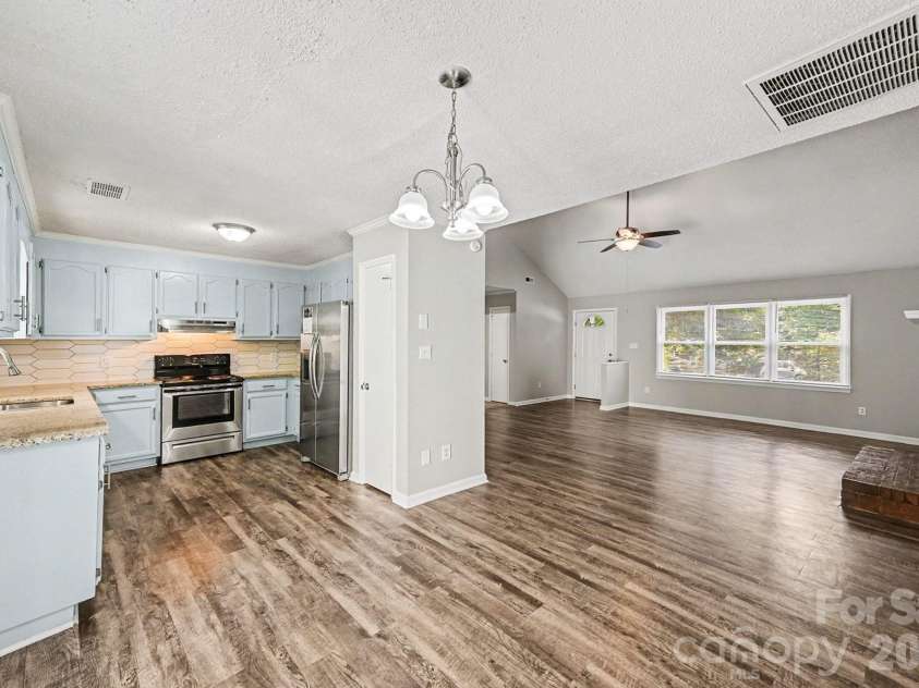 6804 Streamside Drive, Charlotte, NC 28212.  MLS# CAR4398997, YatesRealty ID 35445. 