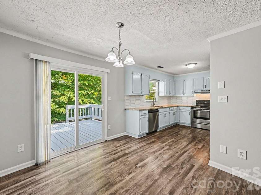6804 Streamside Drive, Charlotte, NC 28212.  MLS# CAR4398997, YatesRealty ID 35445. 