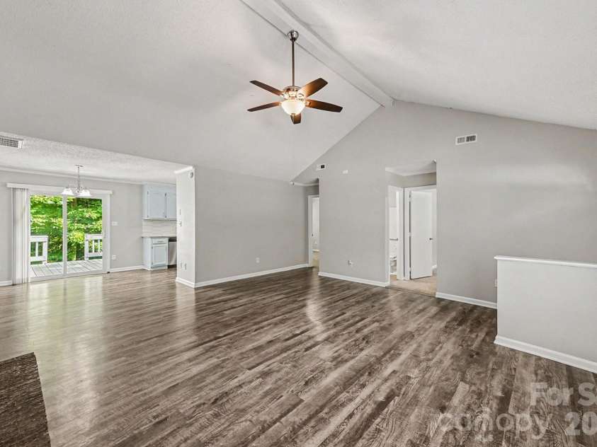 6804 Streamside Drive, Charlotte, NC 28212.  MLS# CAR4398997, YatesRealty ID 35445. 