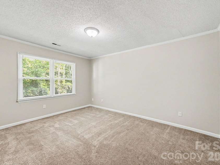 6804 Streamside Drive, Charlotte, NC 28212.  MLS# CAR4398997, YatesRealty ID 35445. 