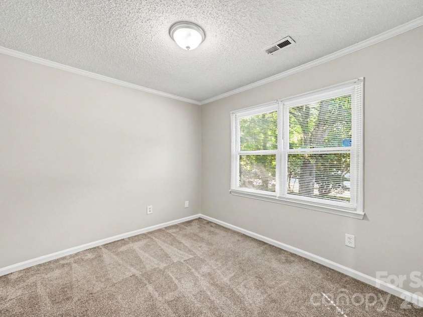 6804 Streamside Drive, Charlotte, NC 28212.  MLS# CAR4398997, YatesRealty ID 35445. 
