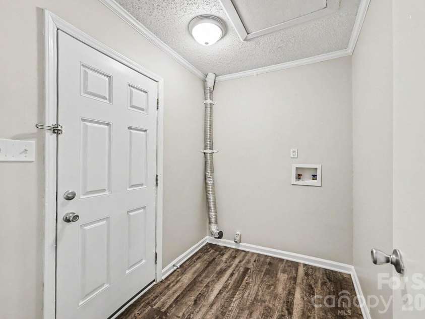 6804 Streamside Drive, Charlotte, NC 28212.  MLS# CAR4398997, YatesRealty ID 35445. 
