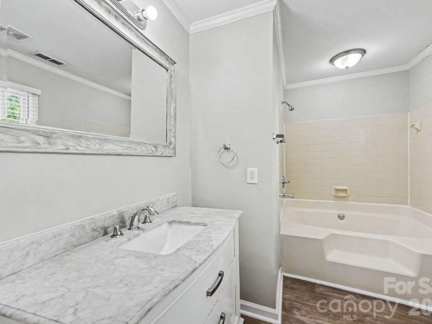 6804 Streamside Drive, Charlotte, NC 28212.  MLS# CAR4398997, YatesRealty ID 35445. 
