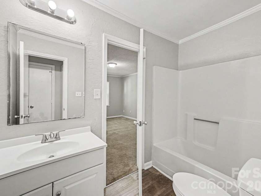 6804 Streamside Drive, Charlotte, NC 28212.  MLS# CAR4398997, YatesRealty ID 35445. 