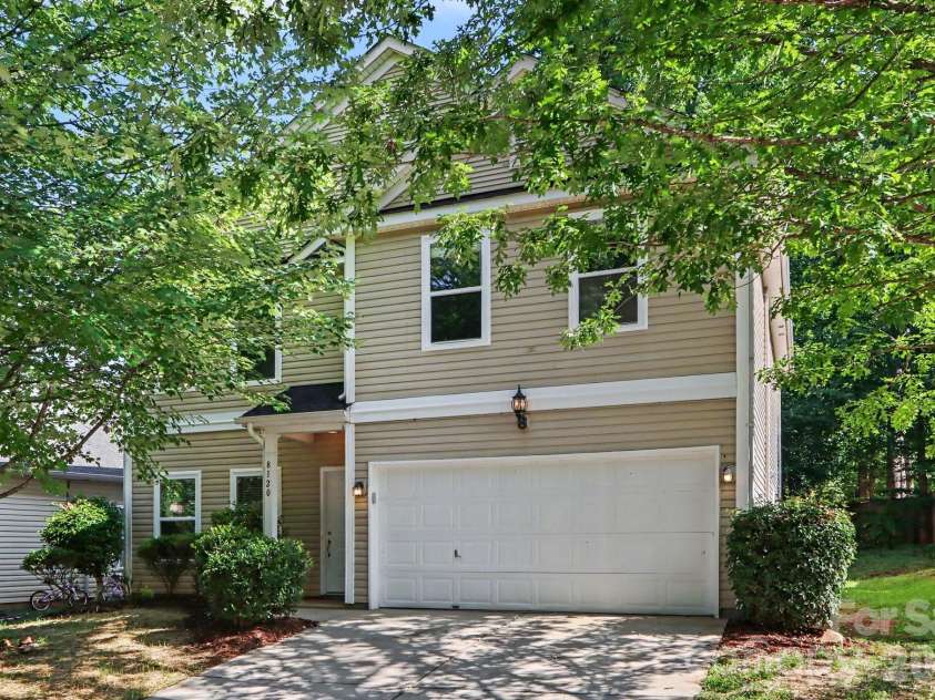 8120 Nikki Cole Drive, Charlotte, NC 28215.  MLS# CAR4392295, YatesRealty ID 35446. 