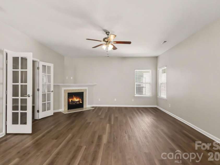8120 Nikki Cole Drive, Charlotte, NC 28215.  MLS# CAR4392295, YatesRealty ID 35446. 