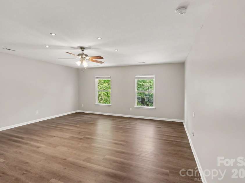 8120 Nikki Cole Drive, Charlotte, NC 28215.  MLS# CAR4392295, YatesRealty ID 35446. 