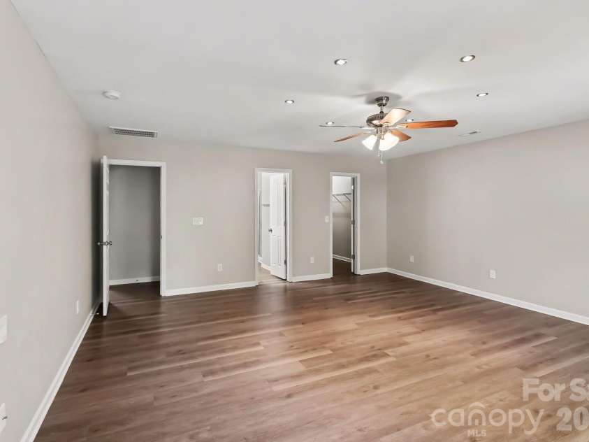 8120 Nikki Cole Drive, Charlotte, NC 28215.  MLS# CAR4392295, YatesRealty ID 35446. 