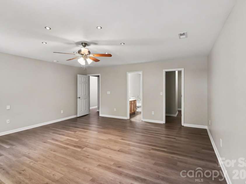 8120 Nikki Cole Drive, Charlotte, NC 28215.  MLS# CAR4392295, YatesRealty ID 35446. 