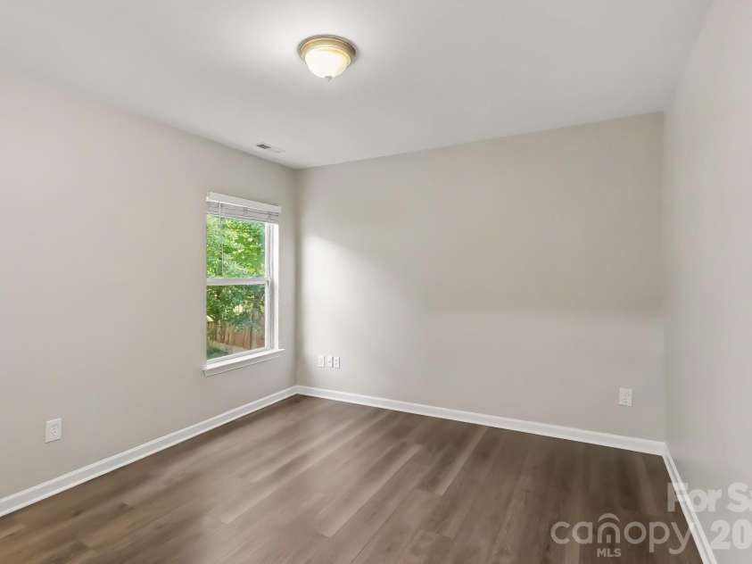 8120 Nikki Cole Drive, Charlotte, NC 28215.  MLS# CAR4392295, YatesRealty ID 35446. 