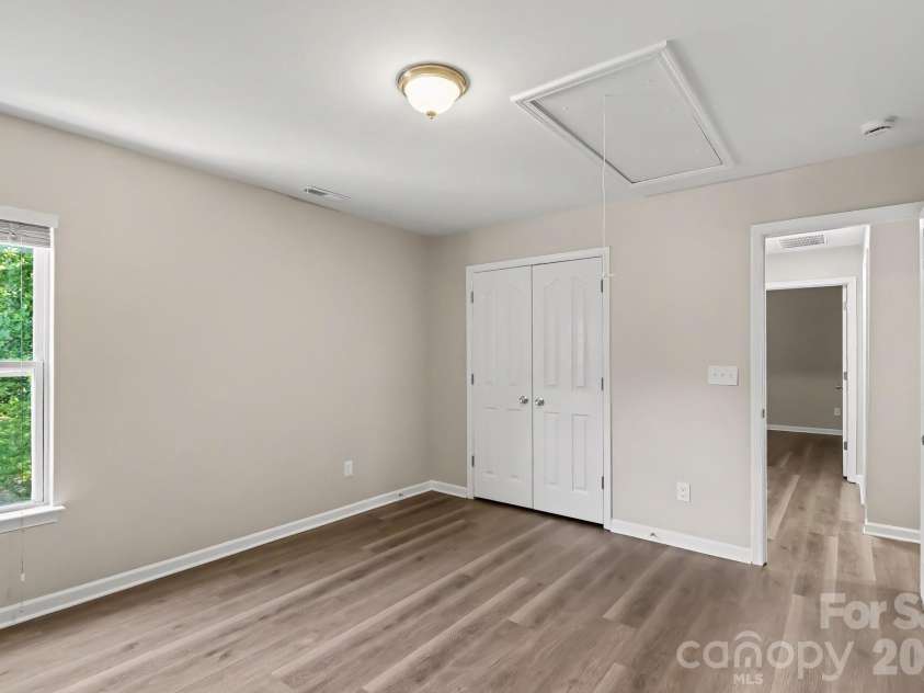 8120 Nikki Cole Drive, Charlotte, NC 28215.  MLS# CAR4392295, YatesRealty ID 35446. 