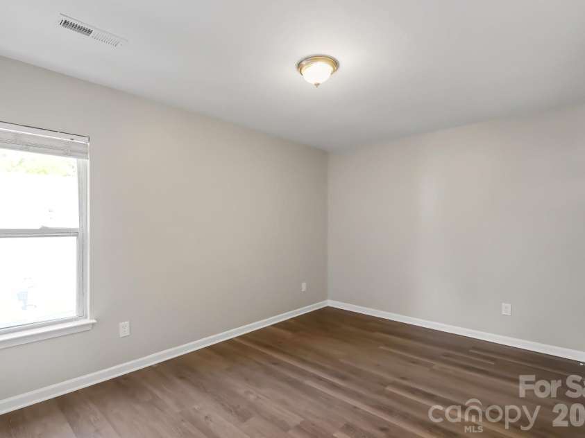 8120 Nikki Cole Drive, Charlotte, NC 28215.  MLS# CAR4392295, YatesRealty ID 35446. 