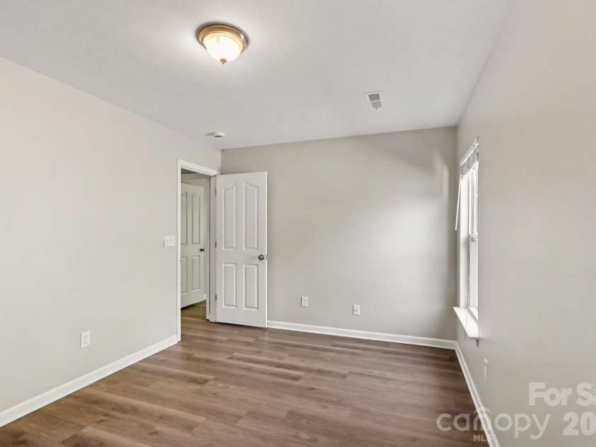 8120 Nikki Cole Drive, Charlotte, NC 28215.  MLS# CAR4392295, YatesRealty ID 35446. 