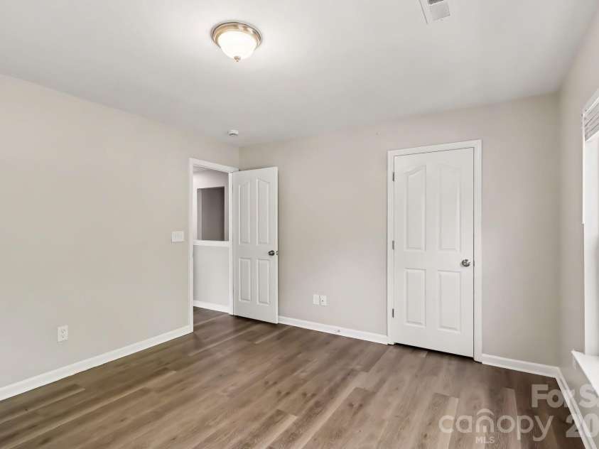 8120 Nikki Cole Drive, Charlotte, NC 28215.  MLS# CAR4392295, YatesRealty ID 35446. 