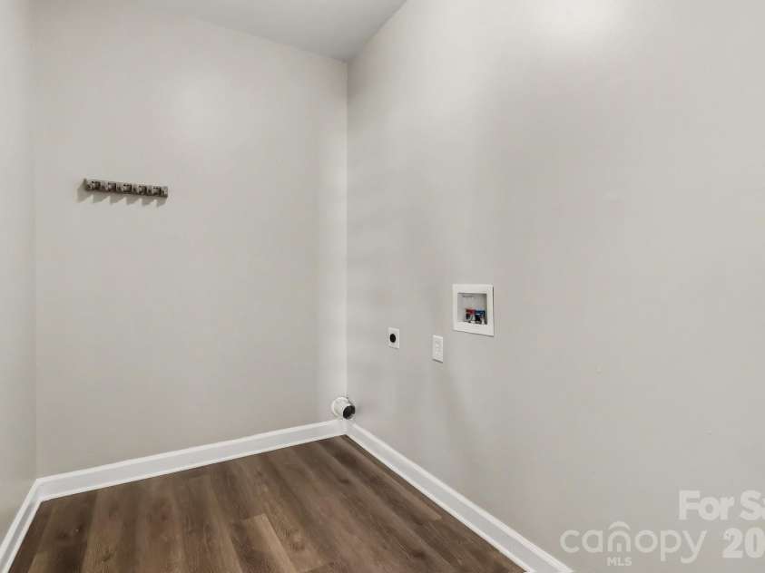 8120 Nikki Cole Drive, Charlotte, NC 28215.  MLS# CAR4392295, YatesRealty ID 35446. 