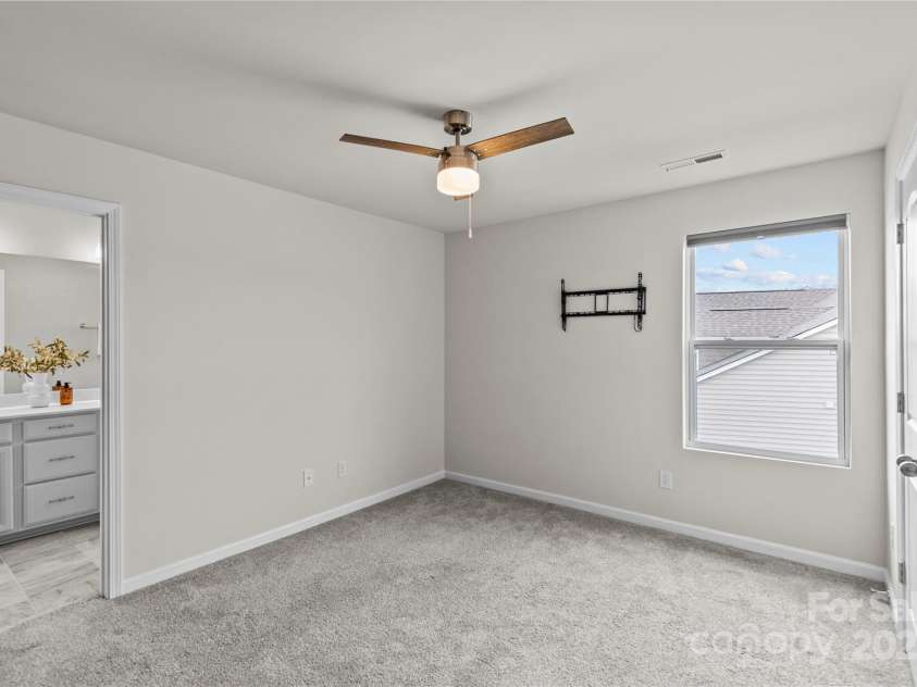 17034 Carolina Pine Row, Charlotte, NC 28278.  MLS# CAR4295905, YatesRealty ID 35447. 