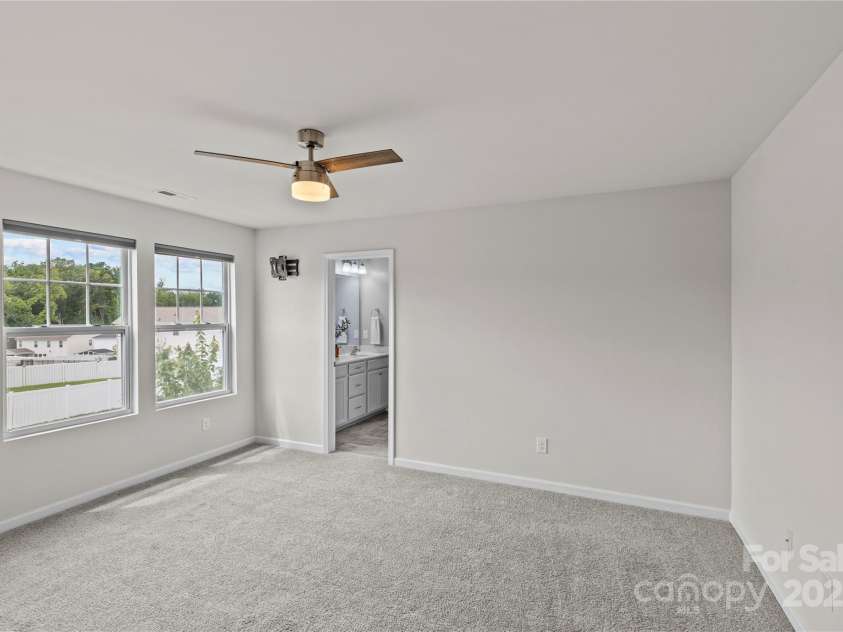 17034 Carolina Pine Row, Charlotte, NC 28278.  MLS# CAR4295905, YatesRealty ID 35447. 