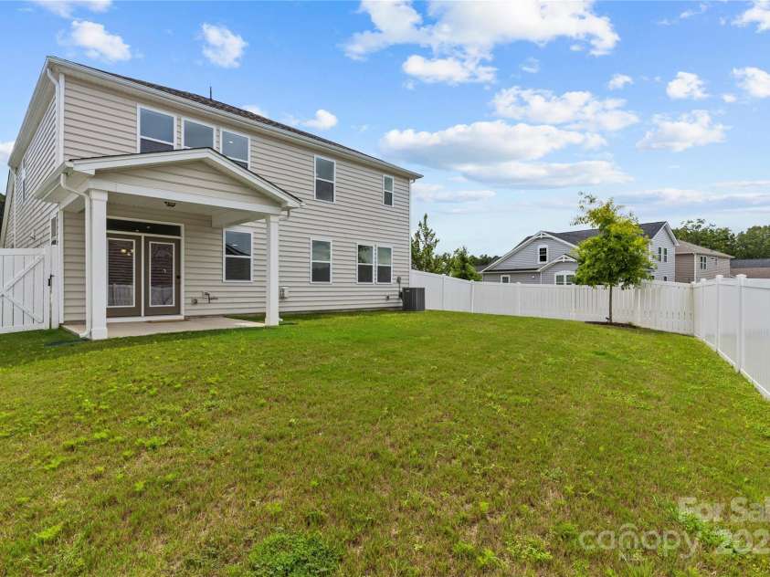 17034 Carolina Pine Row, Charlotte, NC 28278.  MLS# CAR4295905, YatesRealty ID 35447. 