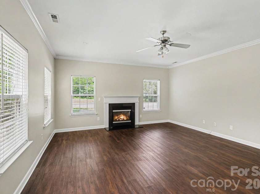 8539 Suttonview Drive, Charlotte, NC 28269.  MLS# CAR4389167, YatesRealty ID 35447. 