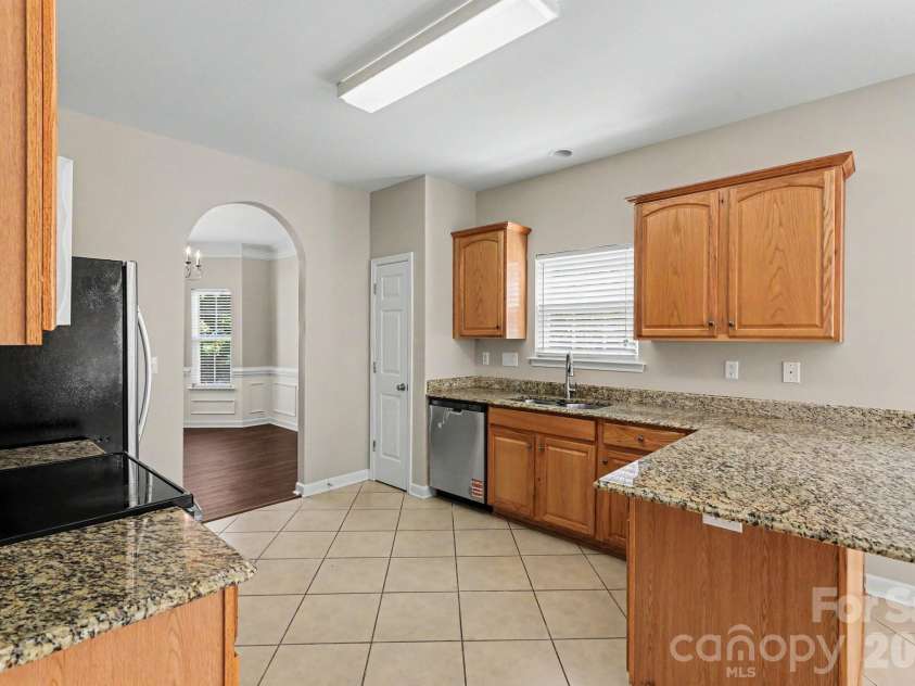 8539 Suttonview Drive, Charlotte, NC 28269.  MLS# CAR4389167, YatesRealty ID 35447. 