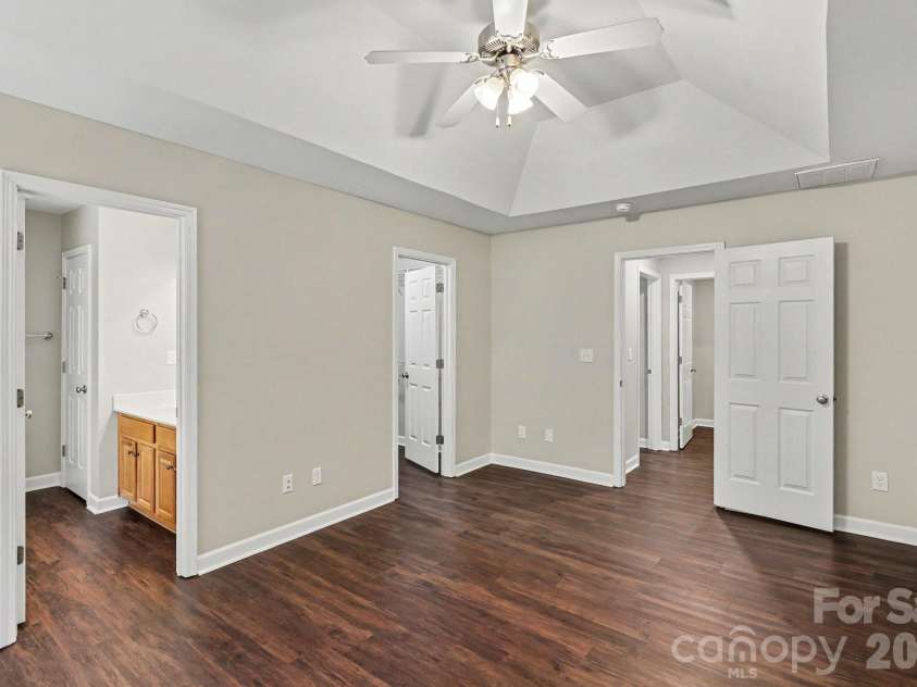 8539 Suttonview Drive, Charlotte, NC 28269.  MLS# CAR4389167, YatesRealty ID 35447. 
