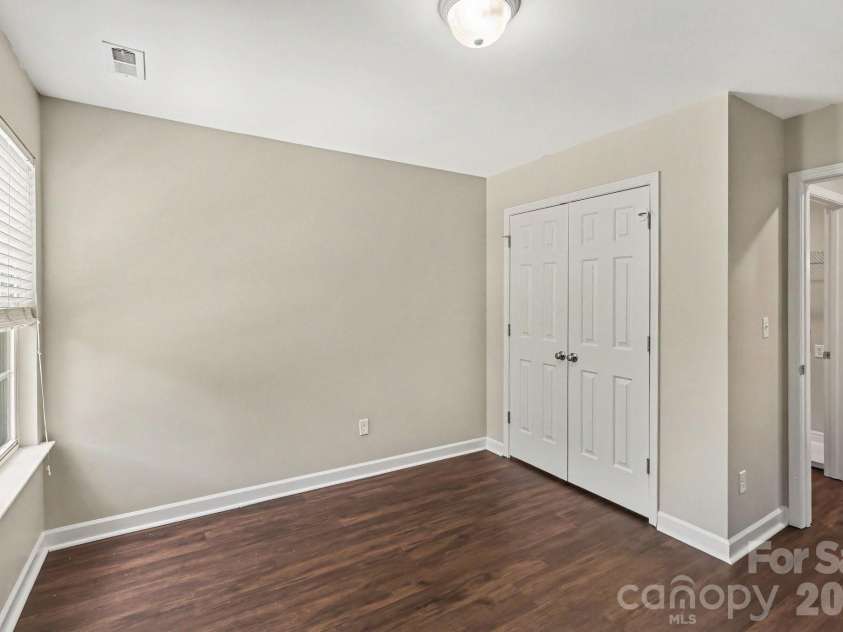 8539 Suttonview Drive, Charlotte, NC 28269.  MLS# CAR4389167, YatesRealty ID 35447. 