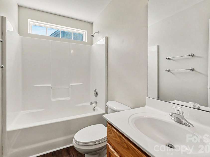 8539 Suttonview Drive, Charlotte, NC 28269.  MLS# CAR4389167, YatesRealty ID 35447. 