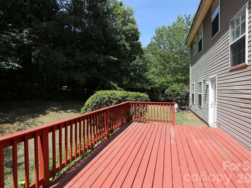 8539 Suttonview Drive, Charlotte, NC 28269.  MLS# CAR4389167, YatesRealty ID 35447. 