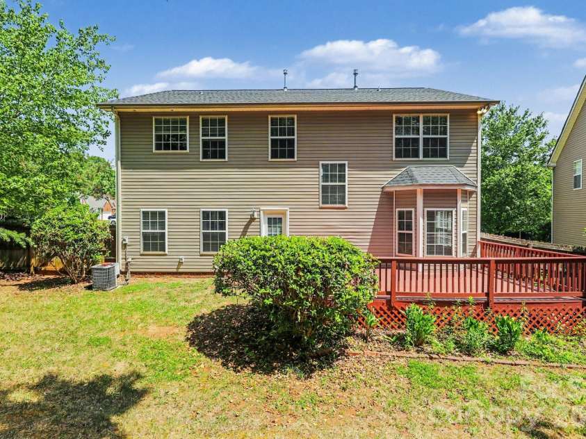 8539 Suttonview Drive, Charlotte, NC 28269.  MLS# CAR4389167, YatesRealty ID 35447. 