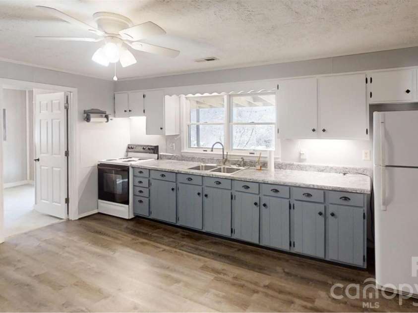 1567 Newfound Road, Leicester, NC 28748.  MLS# CAR4214973, YatesRealty ID 35448. Large kitchen