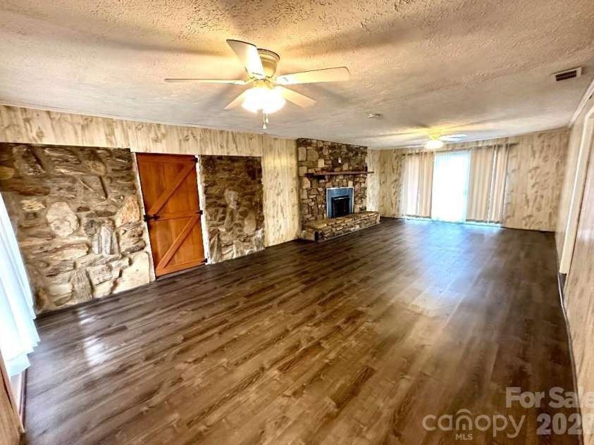 1567 Newfound Road, Leicester, NC 28748.  MLS# CAR4214973, YatesRealty ID 35448. Large Living Area