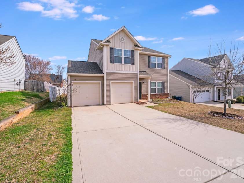 105 Abel Peterson Drive, Mount Holly, NC 28120.  MLS# CAR4232384, YatesRealty ID 3545. 