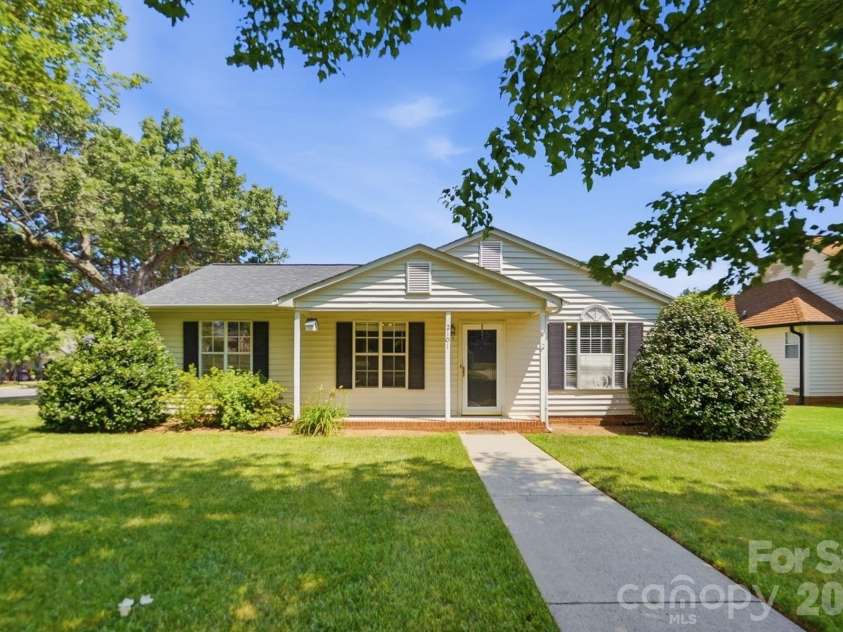2101 Palm Lane, Belmont, NC 28012.  MLS# CAR4400010, YatesRealty ID 35450. 