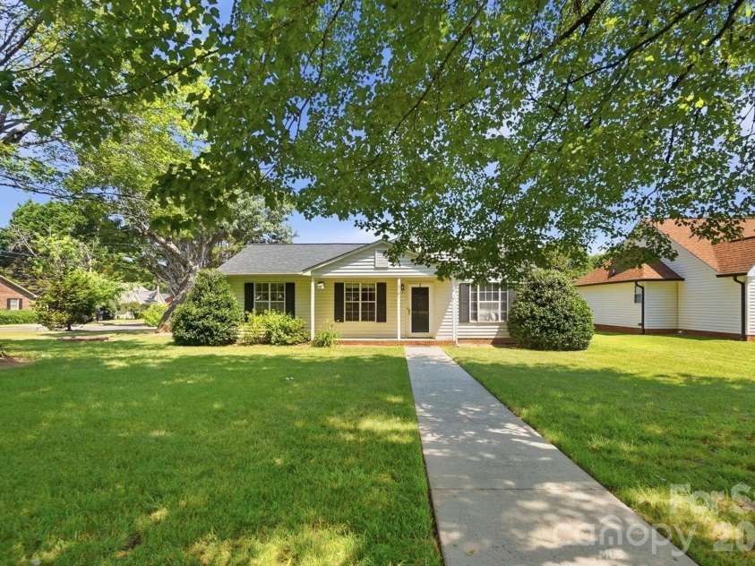 2101 Palm Lane, Belmont, NC 28012.  MLS# CAR4400010, YatesRealty ID 35450. 