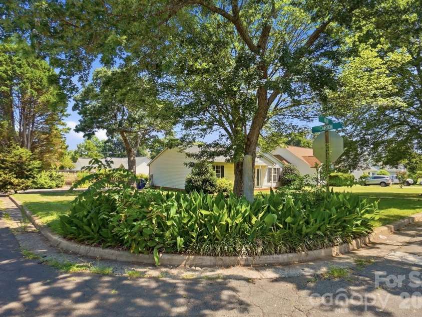 2101 Palm Lane, Belmont, NC 28012.  MLS# CAR4400010, YatesRealty ID 35450. 