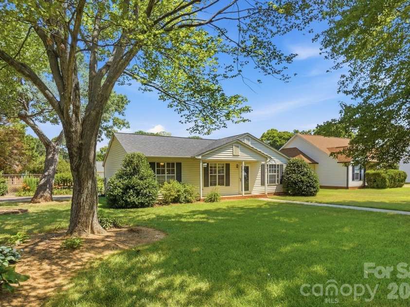 2101 Palm Lane, Belmont, NC 28012.  MLS# CAR4400010, YatesRealty ID 35450. 