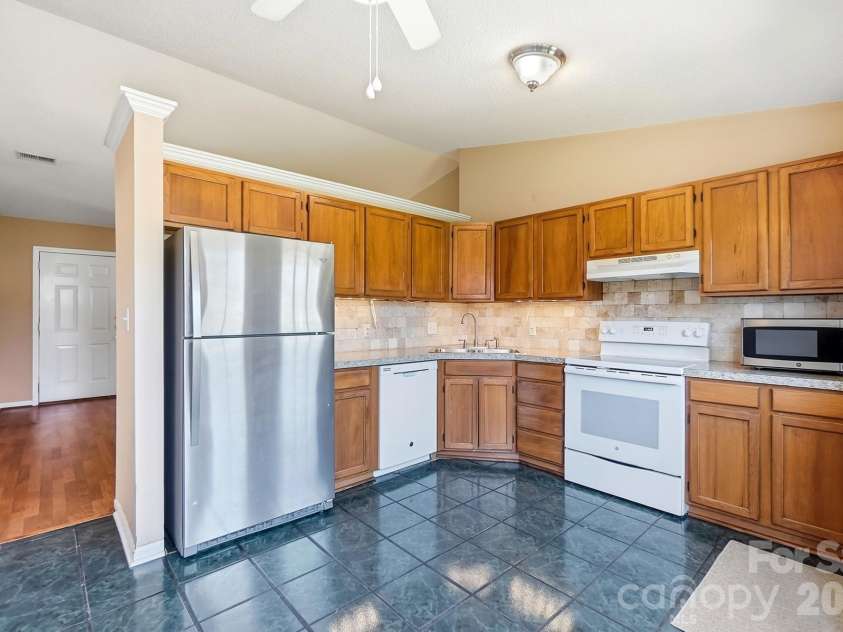 2101 Palm Lane, Belmont, NC 28012.  MLS# CAR4400010, YatesRealty ID 35450. 