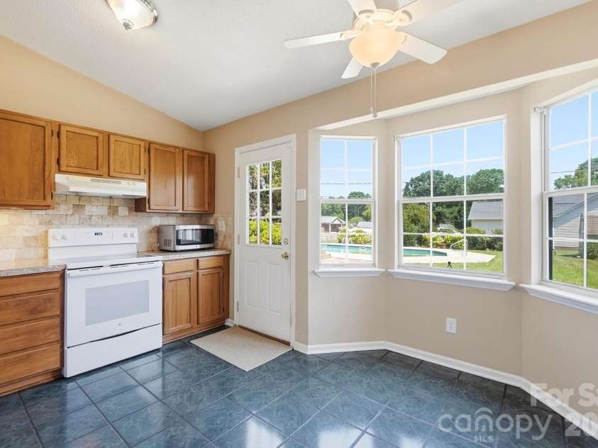 2101 Palm Lane, Belmont, NC 28012.  MLS# CAR4400010, YatesRealty ID 35450. 