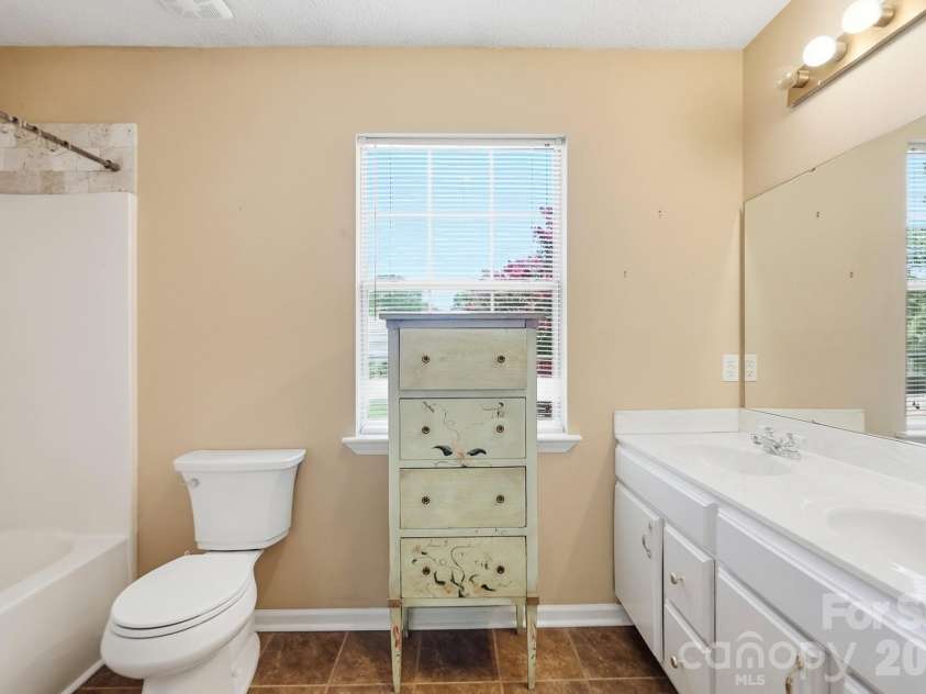 2101 Palm Lane, Belmont, NC 28012.  MLS# CAR4400010, YatesRealty ID 35450. 
