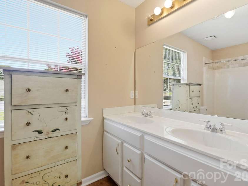 2101 Palm Lane, Belmont, NC 28012.  MLS# CAR4400010, YatesRealty ID 35450. 